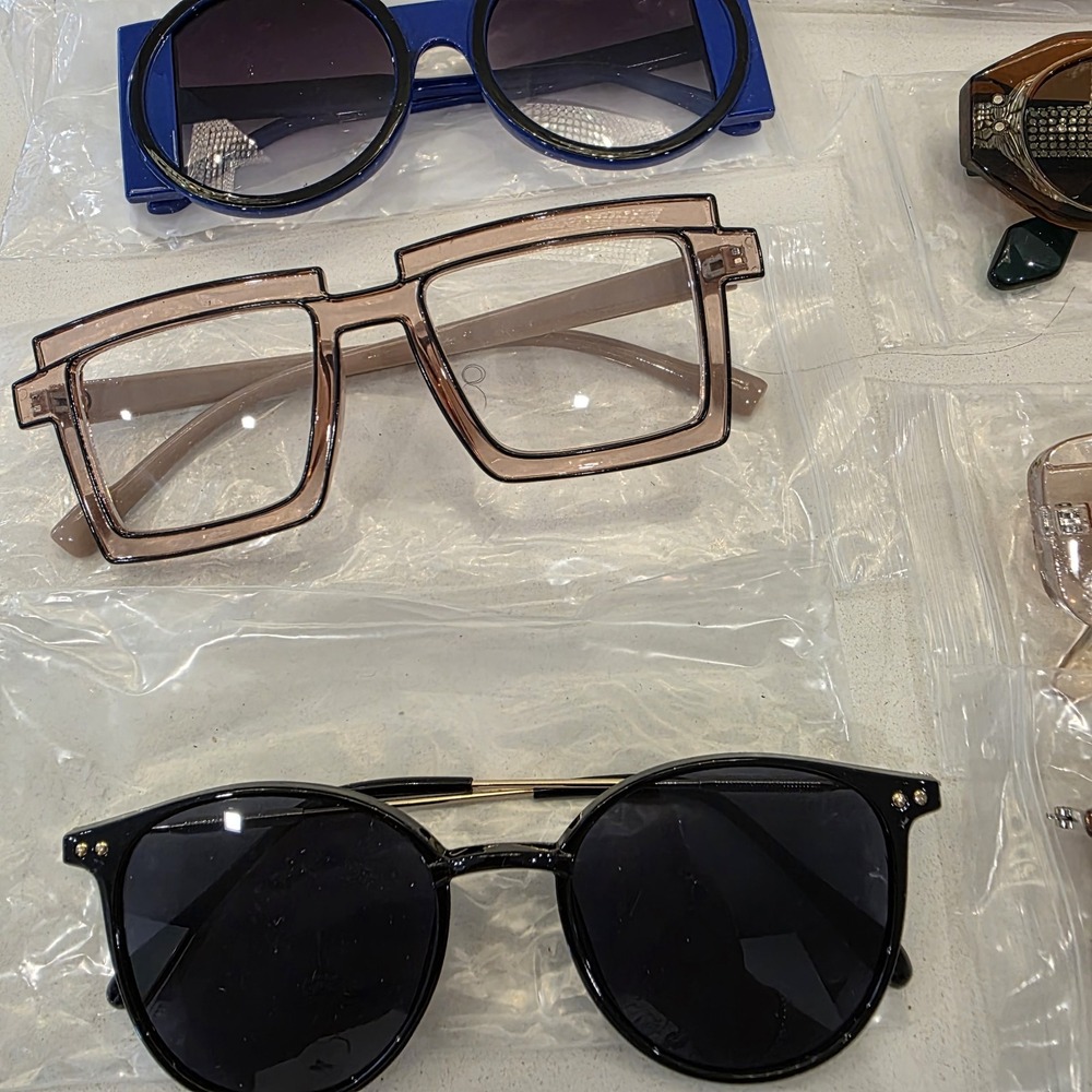 Bundle Of 14 SunGlasses & Eye Glasses. Red Sojos,2 Reading Glasses +2.5, 3 Spot - Picture 13 of 15